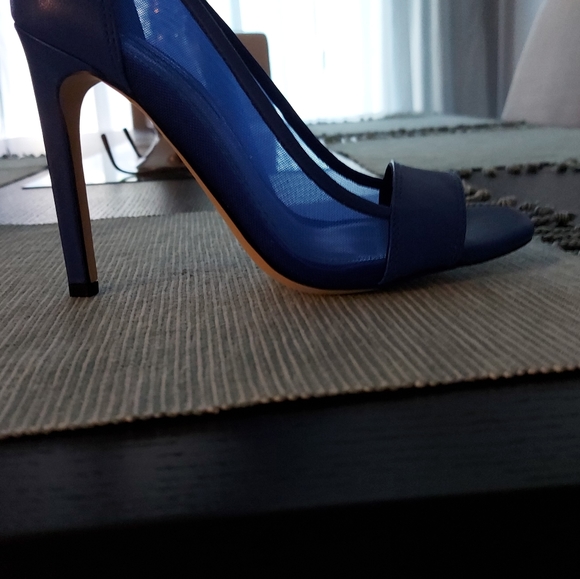 NEW BCBG Heels - Picture 5 of 10